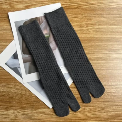 Solid Color Two Toed Breathable Socks - Image 3