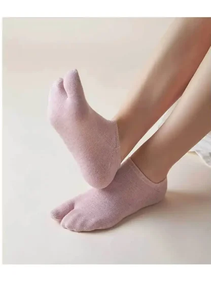 Solid Color Ankle Split Toe Socks - Image 7