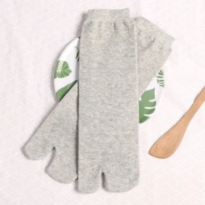 Plain Color Split Toe Socks with Crew Length - Image 10