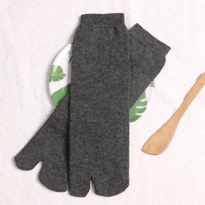 Plain Color Split Toe Socks with Crew Length - Image 6